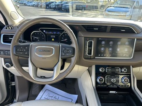 Used 2021 GMC Yukon XL Denali w/ Denali Premium Package image 19