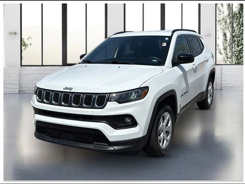 Used 2024 Jeep Compass Latitude AWD/4WD image 1