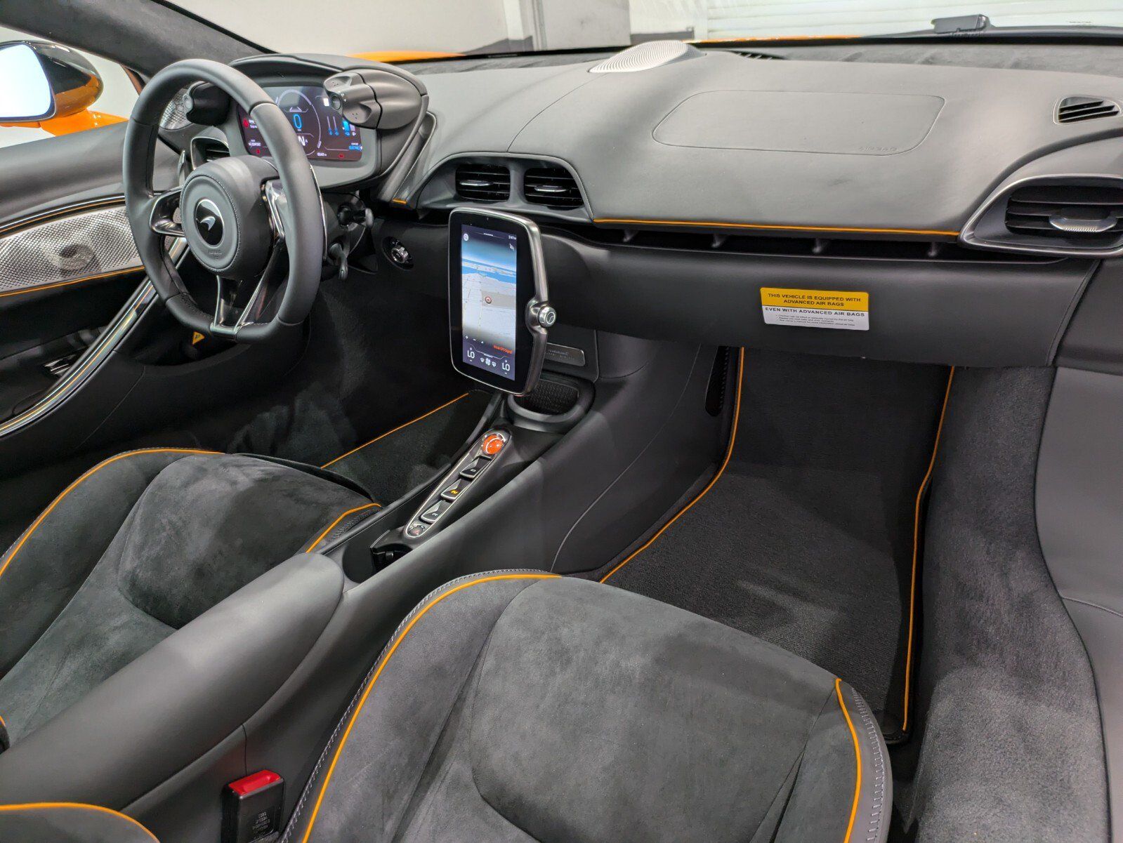 Used 2025 McLaren Artura RWD image 20