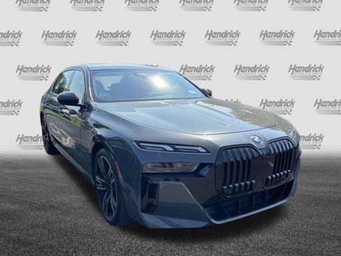 Used 2023 BMW 740i w/ Parking Assistance Package RWD image 2