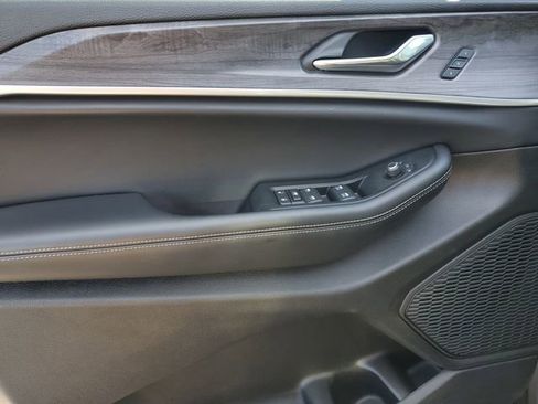 Certified 2025 Jeep Grand Cherokee Limited w/ Luxury Tech Group II image 25