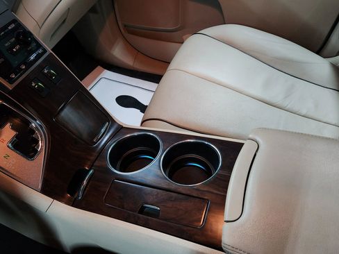 Used 2013 Toyota Venza XLE w/ XLE Premium Pkg image 36