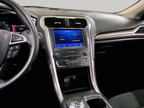 Used 2020 Ford Fusion SE FWD image 6