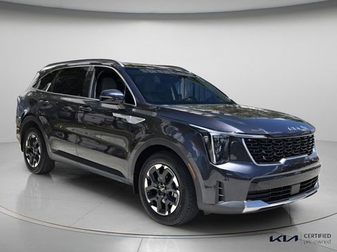 Certified 2025 Kia Sorento S w/ Panoramic Sunroof Package FWD image 9