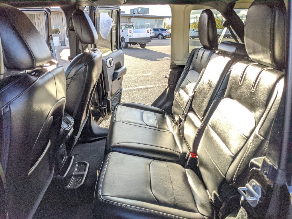 Used 2023 Jeep Wrangler Unlimited Sahara AWD/4WD image 15
