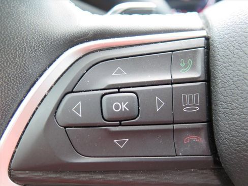 Used 2023 Jeep Grand Cherokee L Altitude AWD/4WD image 14