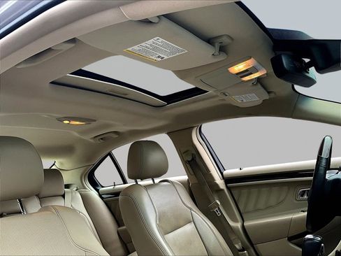 Used 2018 Ford Taurus Limited image 20