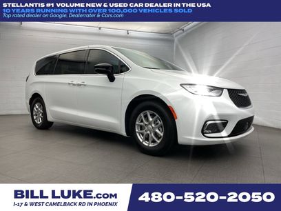 New 2026 Chrysler Pacifica Select