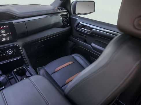 Used 2024 GMC Sierra 1500 AT4 w/ Technology Package AWD/4WD image 30