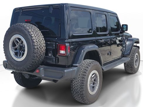 Used 2022 Jeep Wrangler Unlimited Sahara AWD/4WD image 6