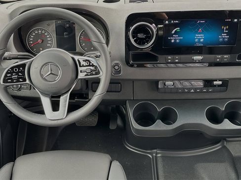 Used 2024 Mercedes-Benz Sprinter 2500 image 13