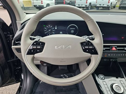 Certified 2023 Kia Niro Wind w/ Wind Preserve Package FWD image 11
