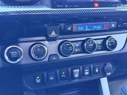 Used 2018 Toyota Tacoma TRD Sport image 17