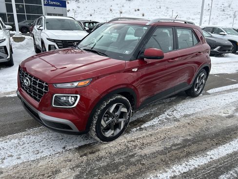 Used 2025 Hyundai Venue Limited image 25