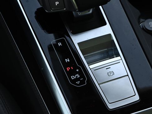 Used 2020 Audi Q7 3.0T Prestige w/ Prestige Package image 19