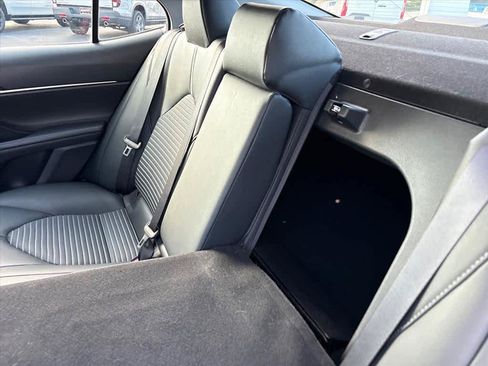 Used 2019 Toyota Camry SE w/ Convenience Package FWD image 8