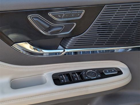 Used 2022 Lincoln Corsair AWD w/ Premium Package image 14