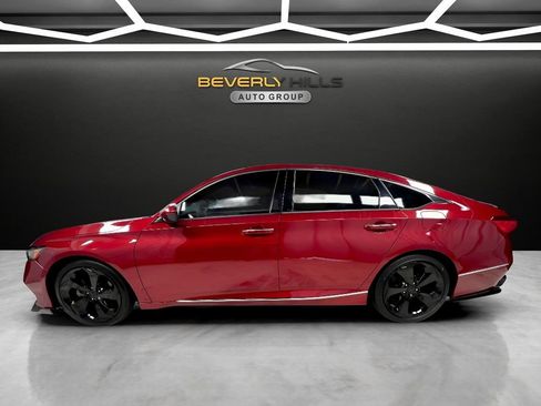 Used 2018 Honda Accord Touring image 2