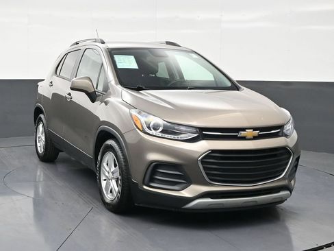 Used 2022 Chevrolet Trax LT w/ LT Convenience Package image 7