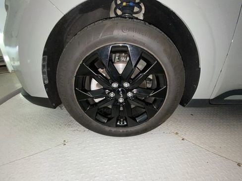 Used 2024 Kia Carnival SX FWD image 10