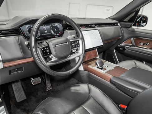 Used 2025 Land Rover Range Rover Long Wheelbase SE image 16