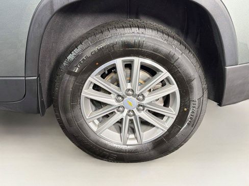 Used 2022 Chevrolet Traverse LT FWD image 34