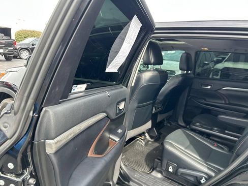 Used 2019 Toyota Highlander Limited AWD/4WD image 34