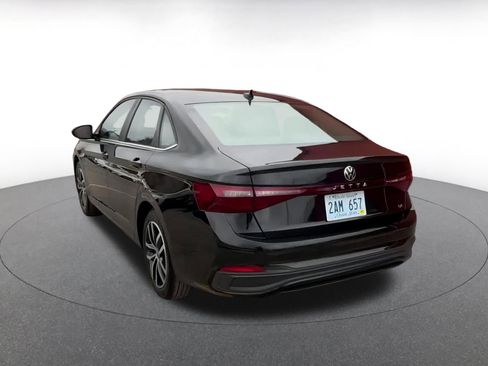 Used 2025 Volkswagen Jetta SE image 11