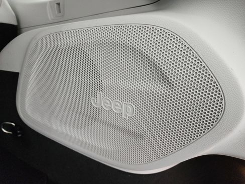 Used 2021 Jeep Cherokee Limited w/ Elite Package image 33