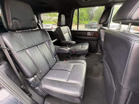 Used 2016 Lincoln Navigator Select image 20