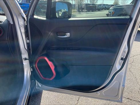 Used 2018 Jeep Renegade Trailhawk w/ Cold Weather Group II image 18