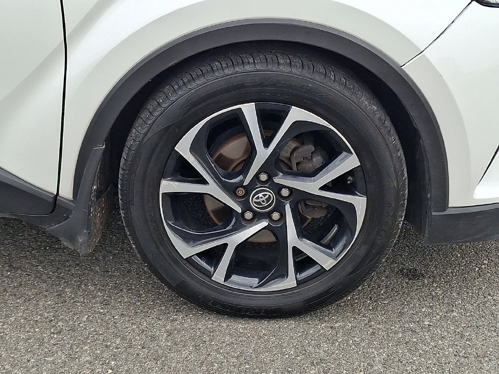 Used 2019 Toyota C-HR XLE FWD image 11