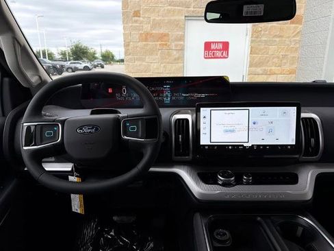 New 2026 Ford Expedition Active RWD image 6
