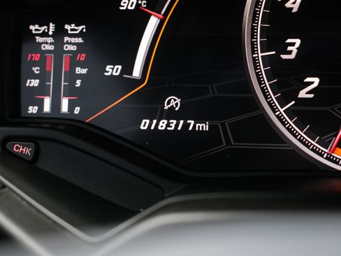 Used 2021 Lamborghini Huracan EVO RWD image 22