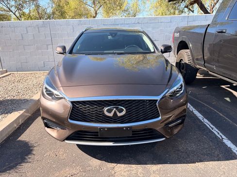 Used 2019 INFINITI QX30 w/ Cargo Package FWD image 3