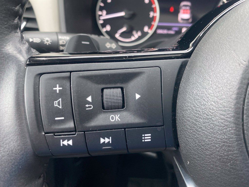 Used 2023 Nissan Rogue SL AWD/4WD image 8