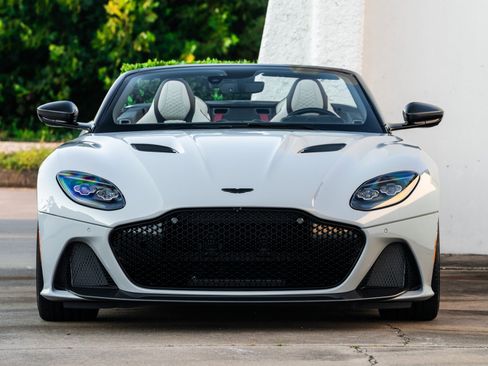 Used 2023 Aston Martin DBS Volante image 25