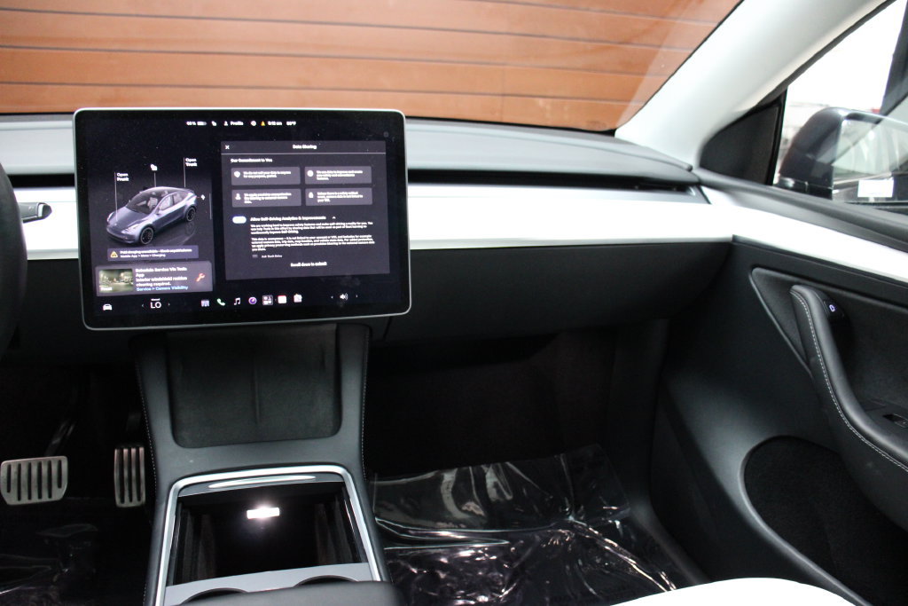 Used 2023 Tesla Model Y Performance AWD/4WD image 10