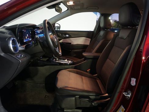 Certified 2025 Chevrolet Trax LT w/ LT Convenience Package image 10