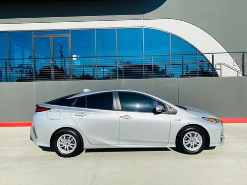 Used 2022 Toyota Prius Prime Limited FWD image 12
