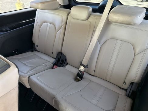 Used 2022 Ford Expedition Max Limited image 16