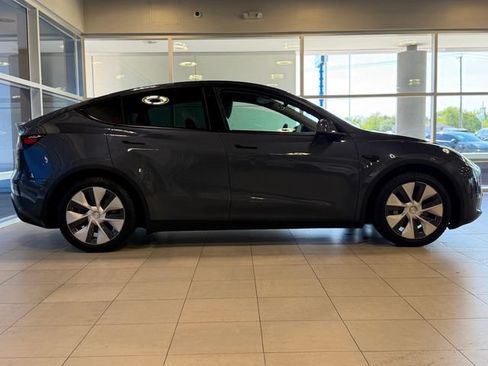 Used 2021 Tesla Model Y Long Range AWD/4WD image 8