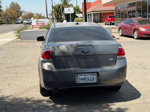 Used 2009 Ford Focus SEL FWD image 2