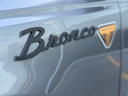 Used 2022 Ford Bronco Badlands image 7