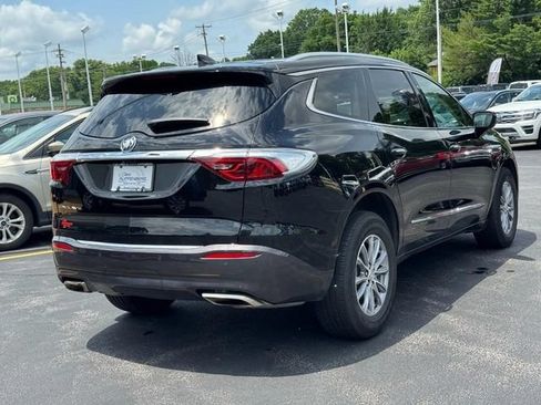 Used 2024 Buick Enclave Essence w/ Technology Package FWD image 3