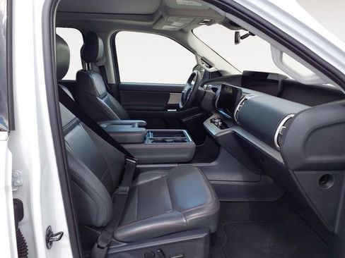 Certified 2025 Ford Expedition Active AWD/4WD image 9