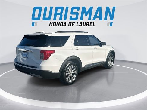 Used 2021 Ford Explorer XLT w/ Equipment Group 202A image 8