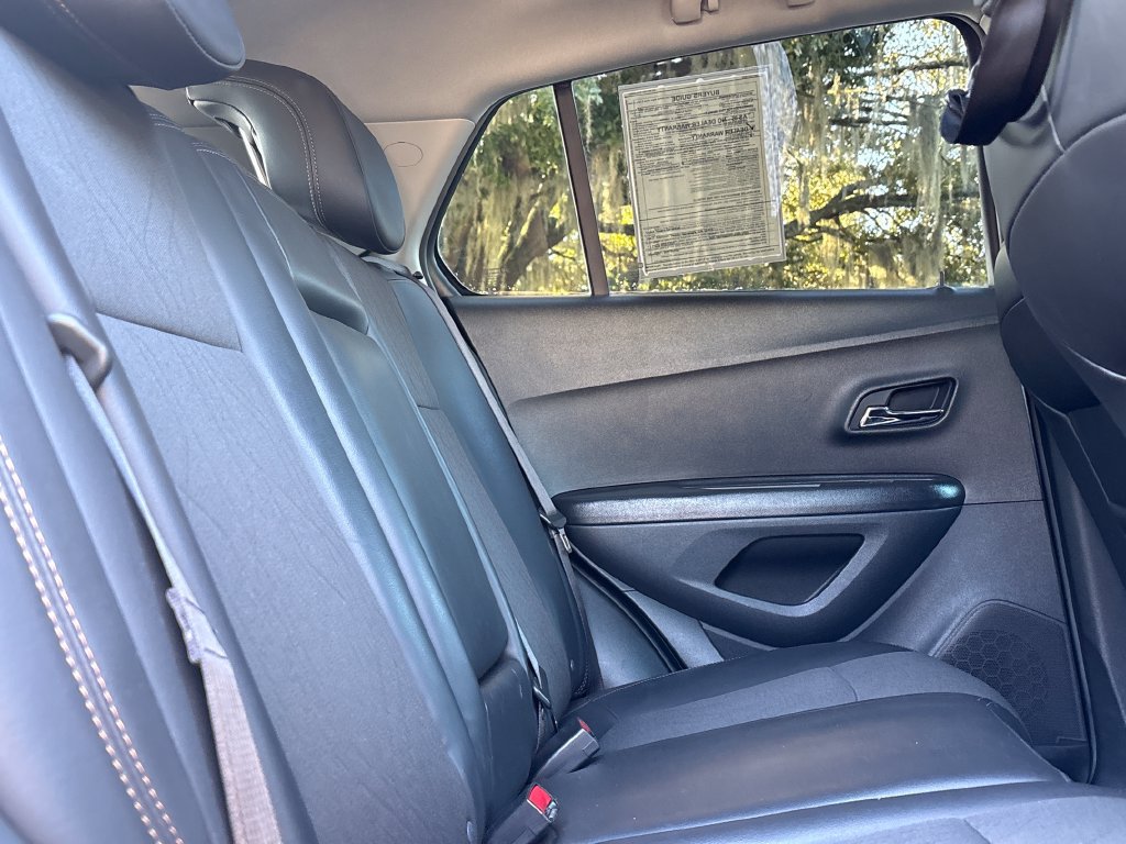 Used 2022 Chevrolet Trax LT w/ LT Convenience Package FWD image 24