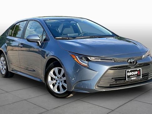 Used 2023 Toyota Corolla LE FWD image 3