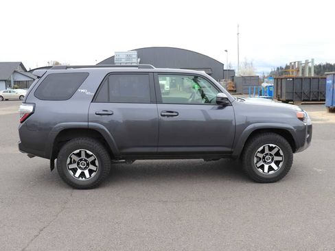 Certified 2023 Toyota 4Runner TRD Off-Road image 4